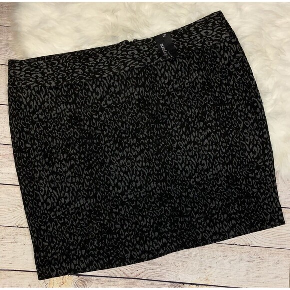 Lane Bryant Dresses & Skirts - Lane Bryant NWT Size 28 Black/Gray Cheetah Print Stretch Knit Skirt